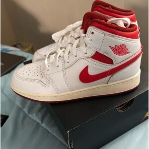 Jordan 1 mid red sail